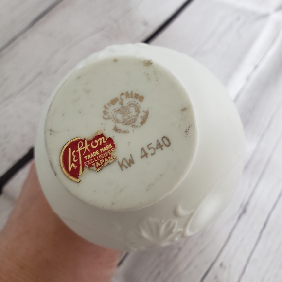 Lefton China 6 inch Floral Bud Vase Ivory Gold Painted Trim Handle - Picture 12 of 12